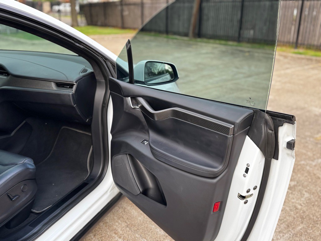 2018 Tesla Model X Image 17