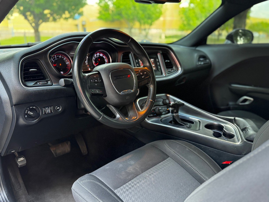 2016 Dodge Challenger Image 14