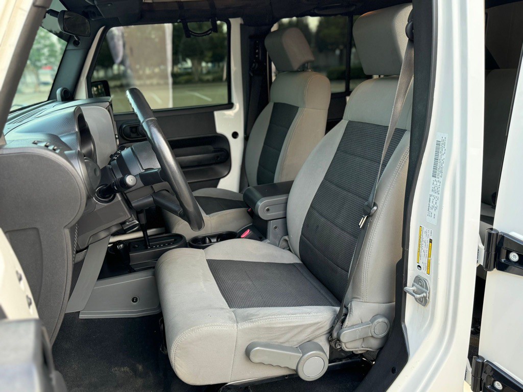 2010 Jeep Wrangler Unlimited Image 5