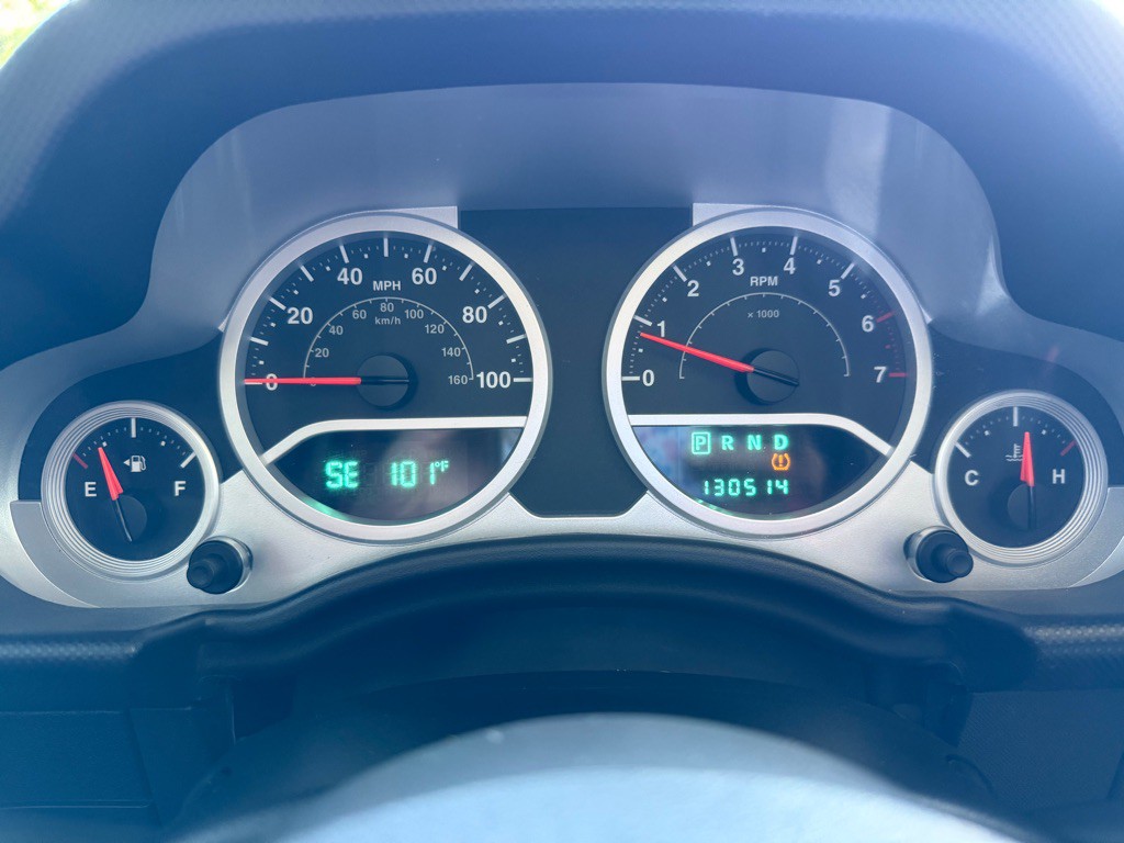 2010 Jeep Wrangler Unlimited Image 11
