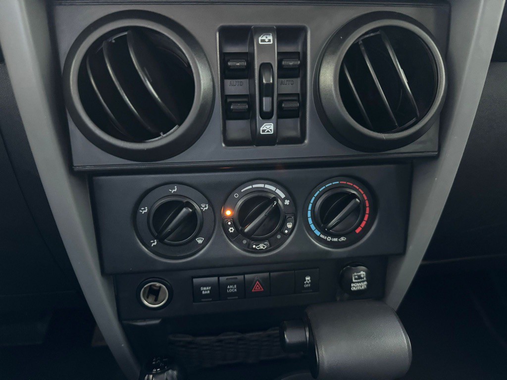 2010 Jeep Wrangler Unlimited Image 13