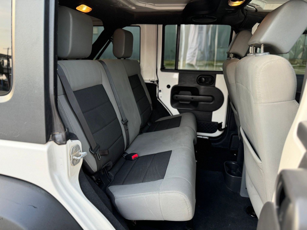 2010 Jeep Wrangler Unlimited Image 16