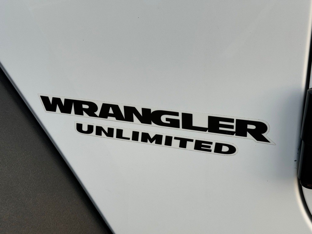 2010 Jeep Wrangler Unlimited Image 18