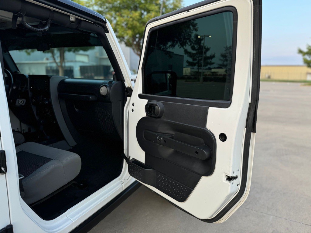 2010 Jeep Wrangler Unlimited Image 22
