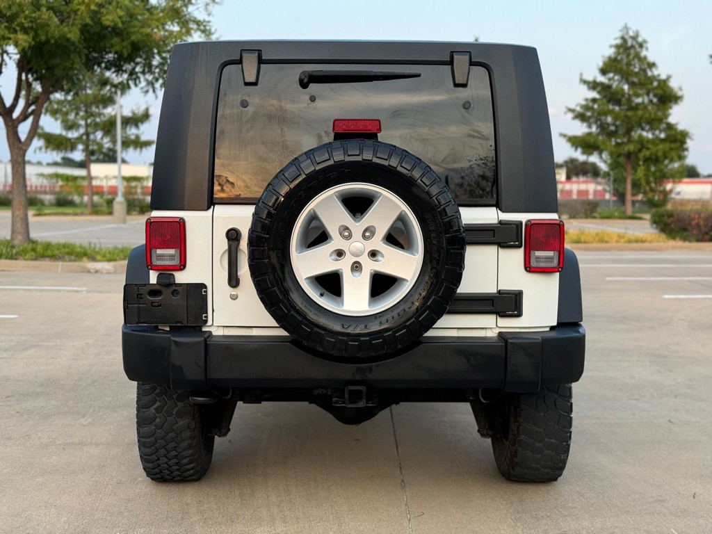 2010 Jeep Wrangler Unlimited Image 24