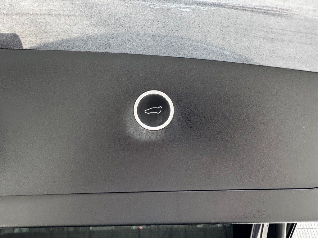 2019 Tesla Model X Image 28