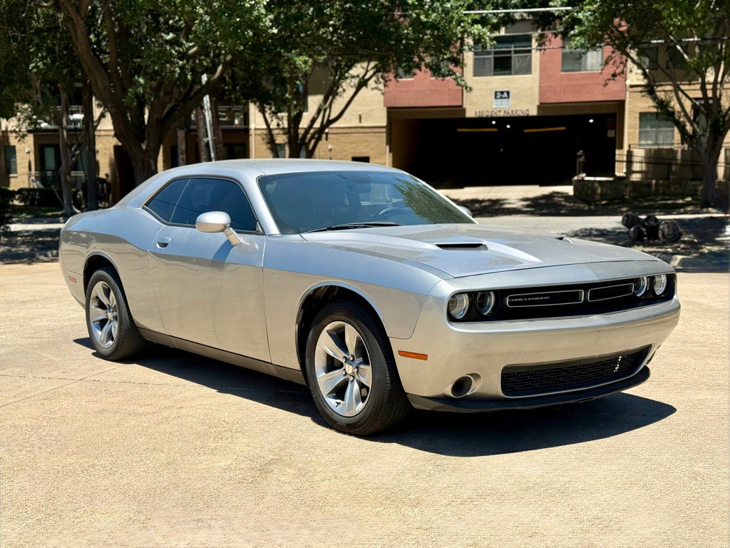 2016 Dodge Challenger Image 2