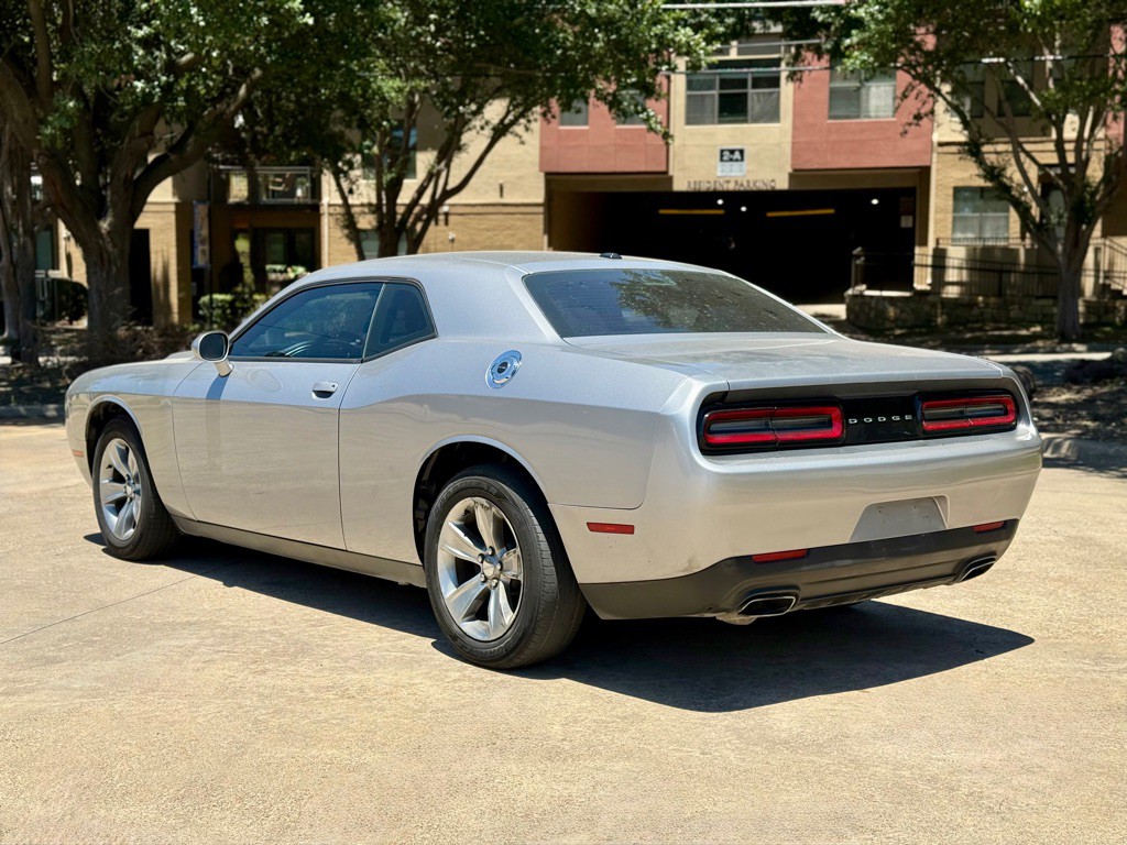 2016 Dodge Challenger Image 4