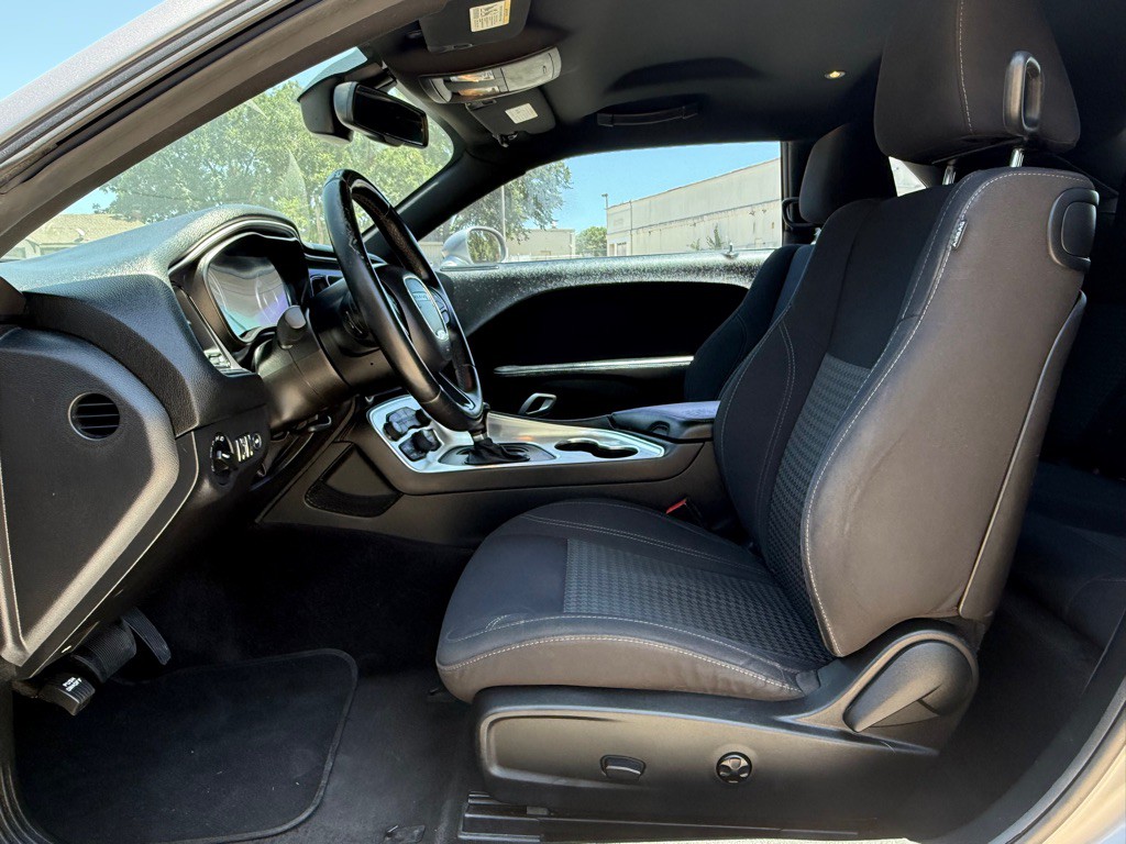 2016 Dodge Challenger Image 6