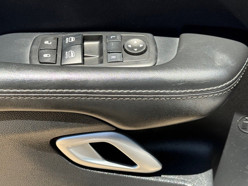 2016 Dodge Challenger Image 7