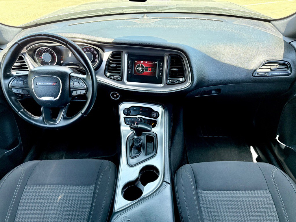2016 Dodge Challenger Image 9