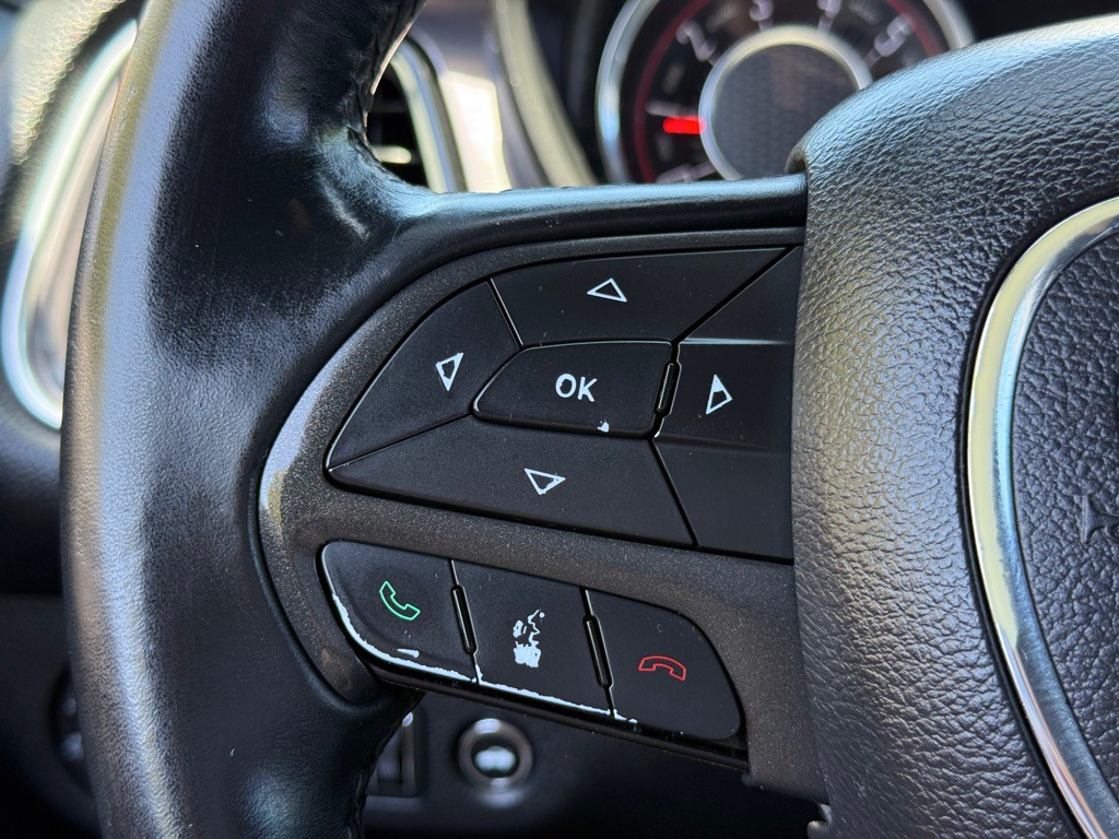 2016 Dodge Challenger Image 11