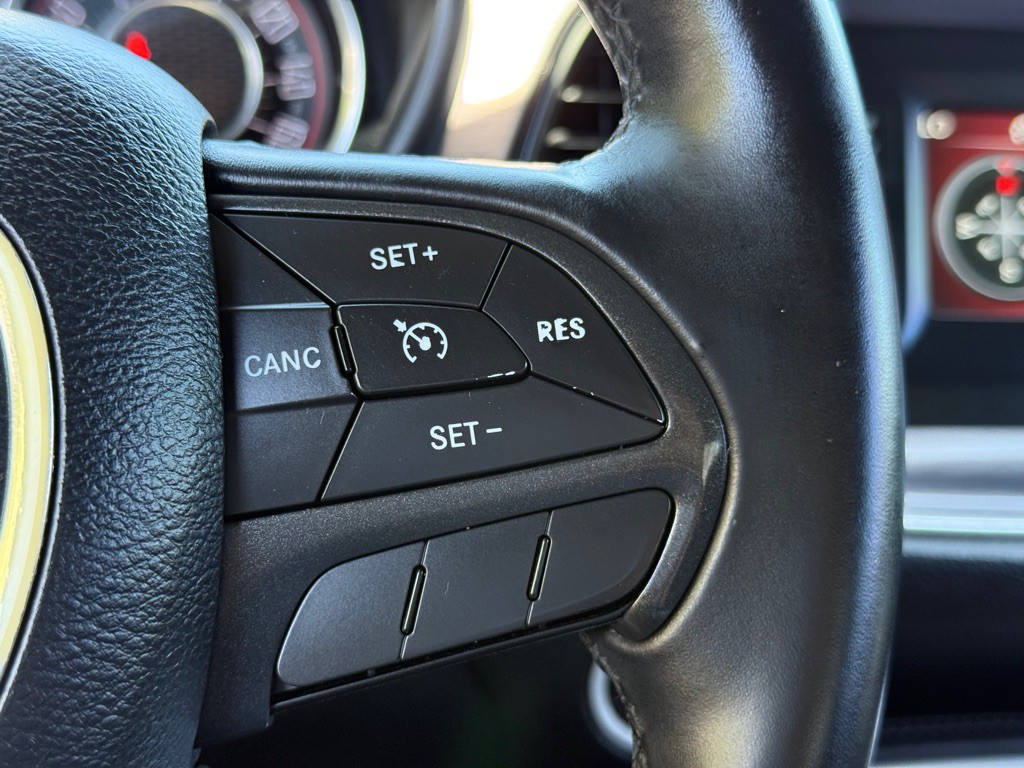 2016 Dodge Challenger Image 12