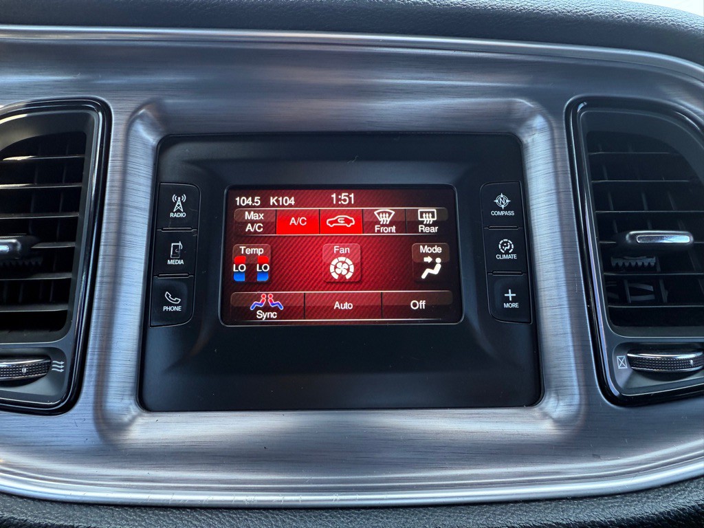 2016 Dodge Challenger Image 17