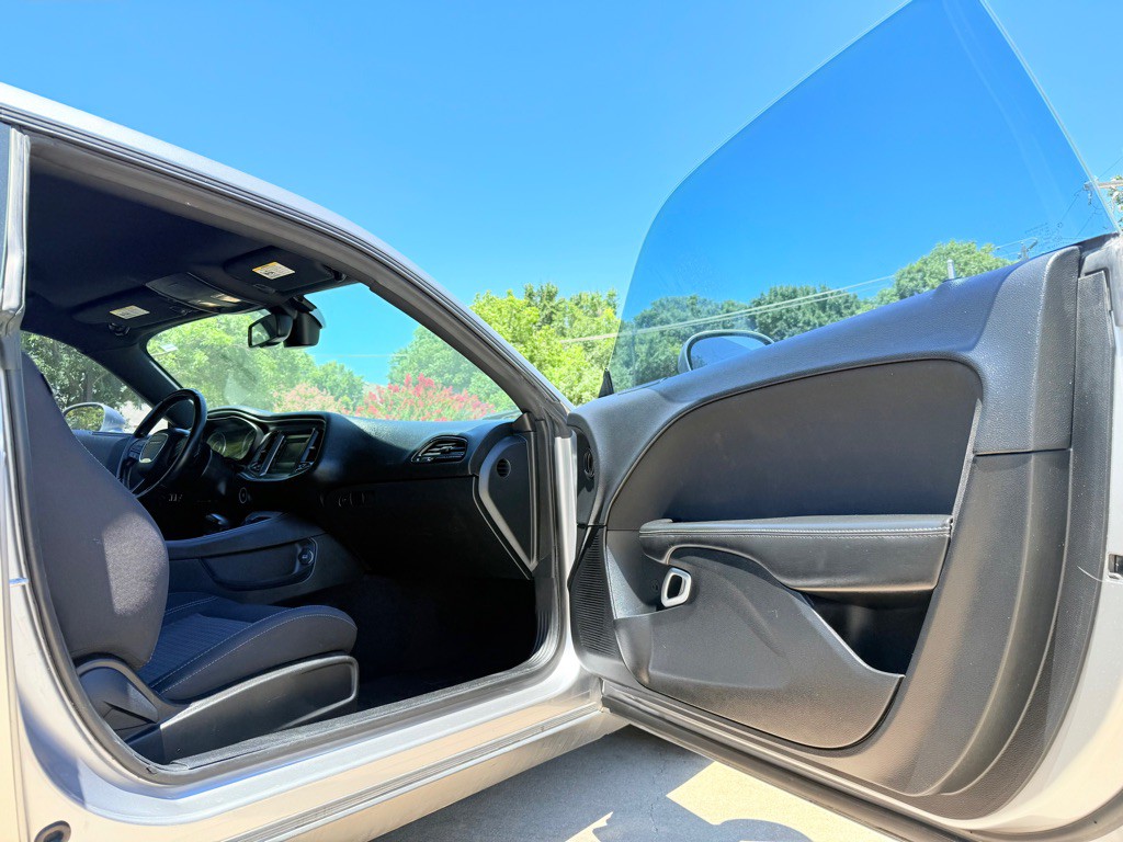 2016 Dodge Challenger Image 21