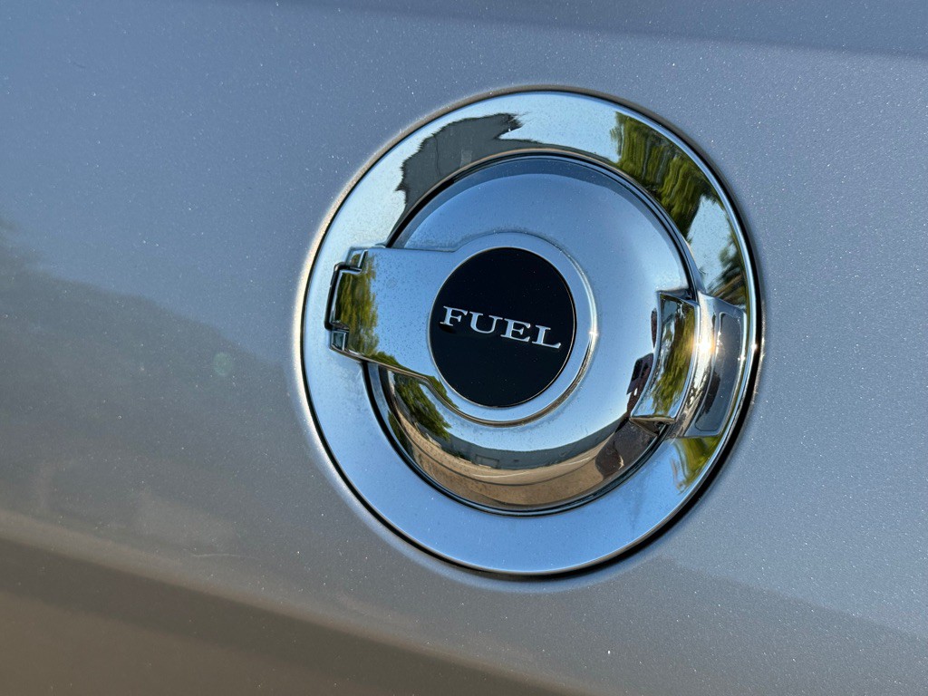 2016 Dodge Challenger Image 25