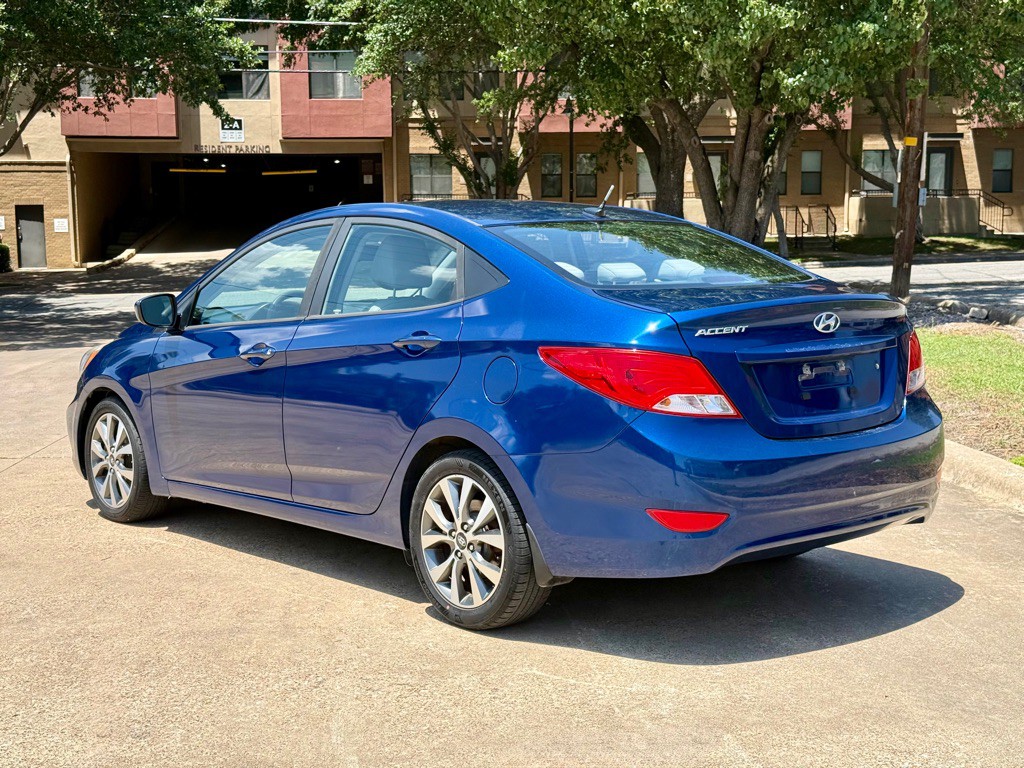 2017 Hyundai Accent Image 3