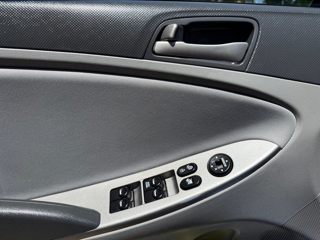 2017 Hyundai Accent Image 7