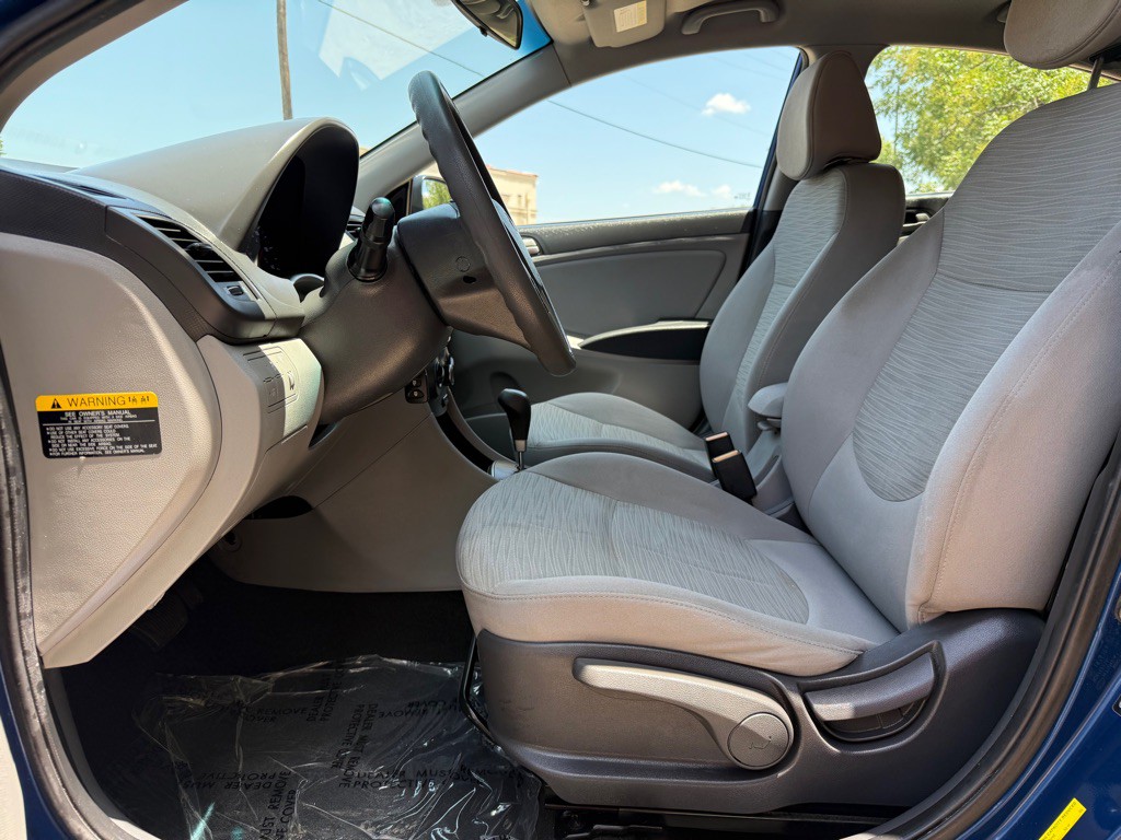 2017 Hyundai Accent Image 8
