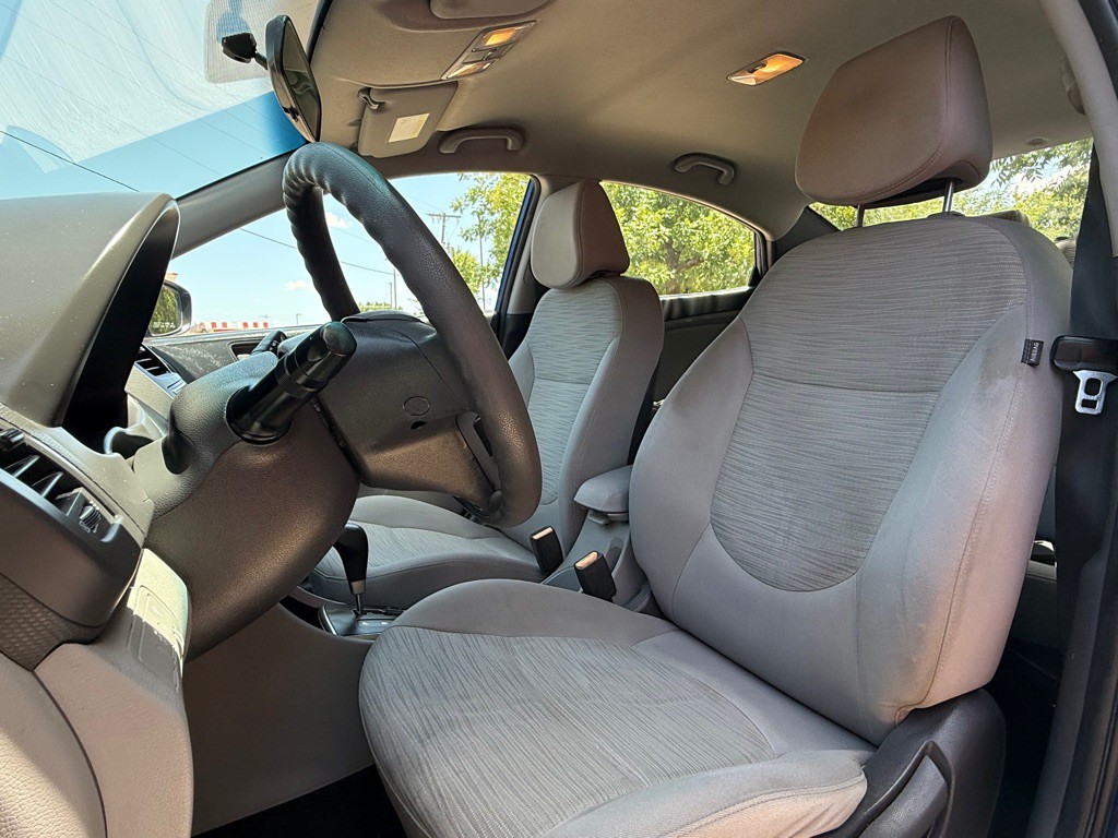 2017 Hyundai Accent Image 9
