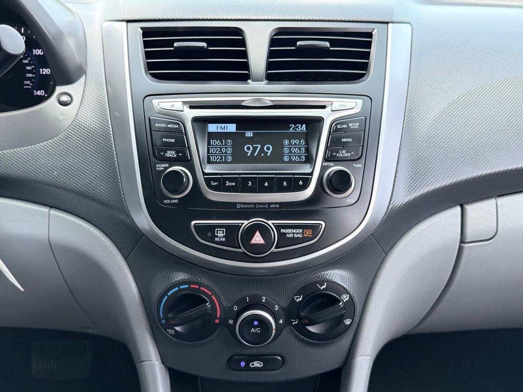 2017 Hyundai Accent Image 20