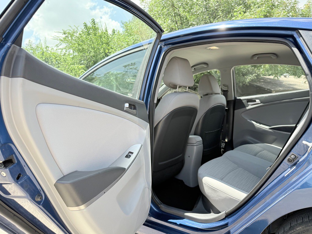 2017 Hyundai Accent Image 23