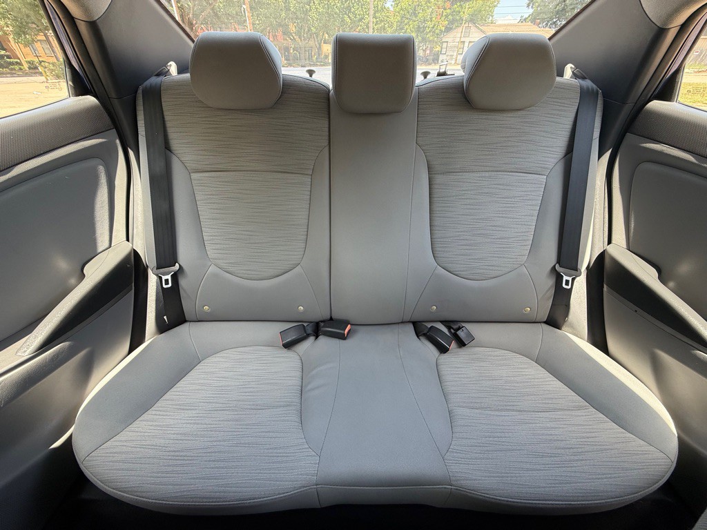 2017 Hyundai Accent Image 25