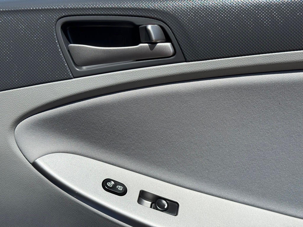 2017 Hyundai Accent Image 30