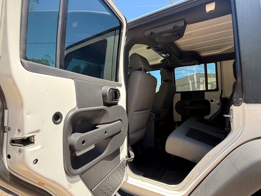 2010 Jeep Wrangler Unlimited Image 18