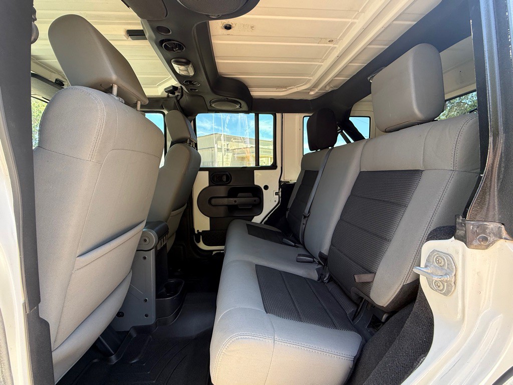 2010 Jeep Wrangler Unlimited Image 19