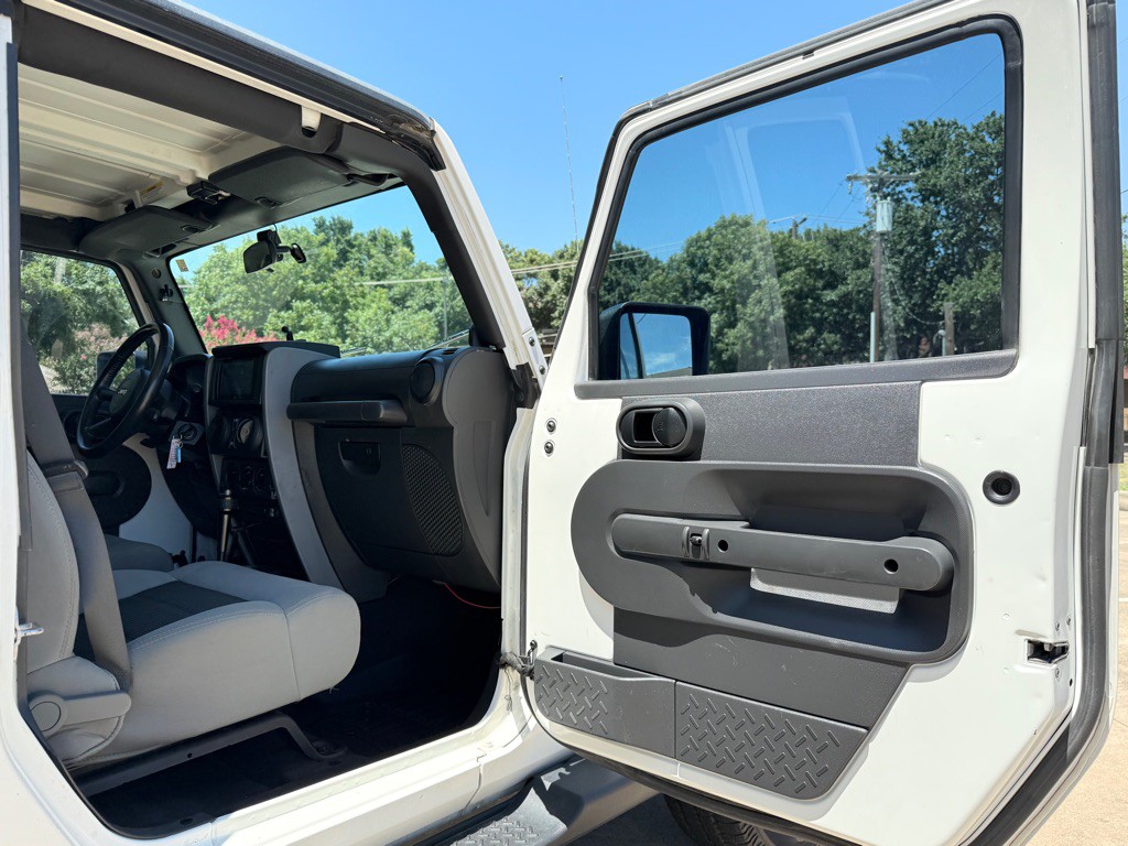 2010 Jeep Wrangler Unlimited Image 20