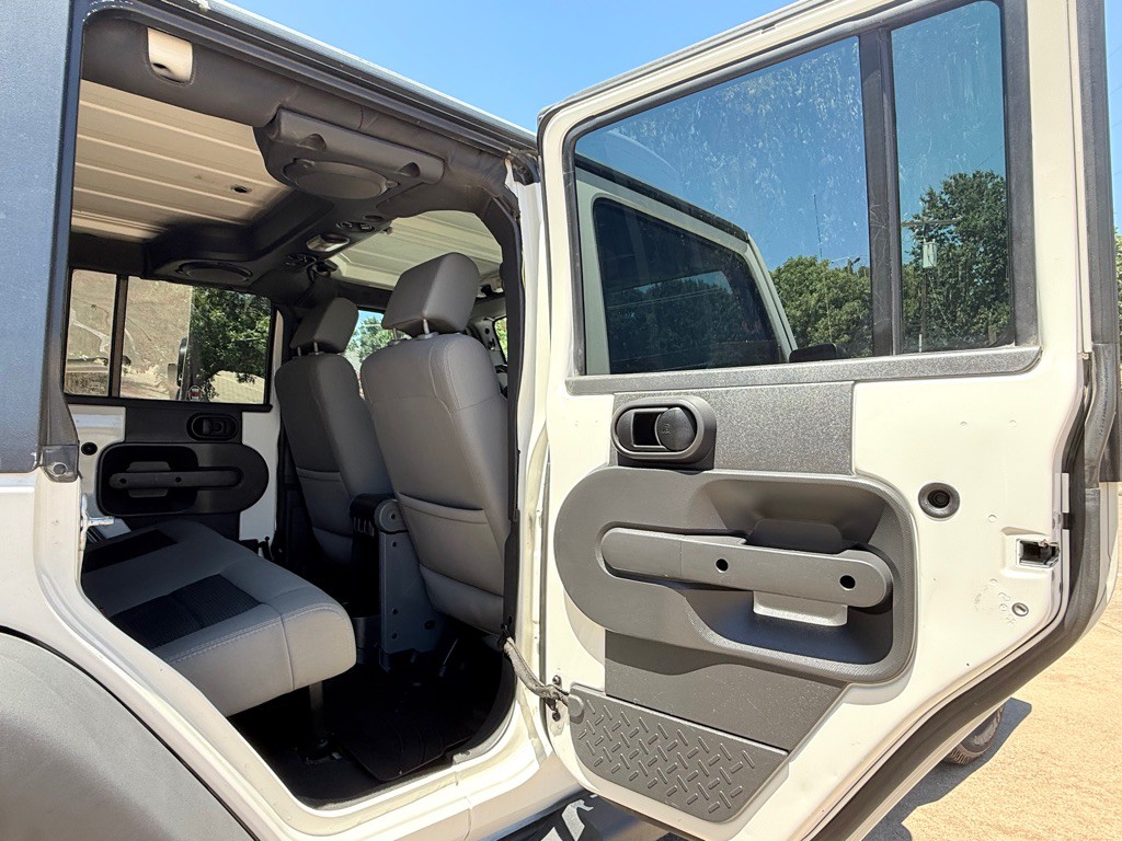 2010 Jeep Wrangler Unlimited Image 22