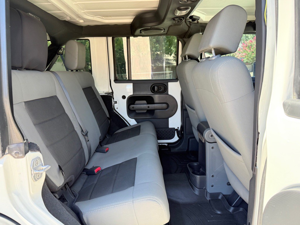 2010 Jeep Wrangler Unlimited Image 23