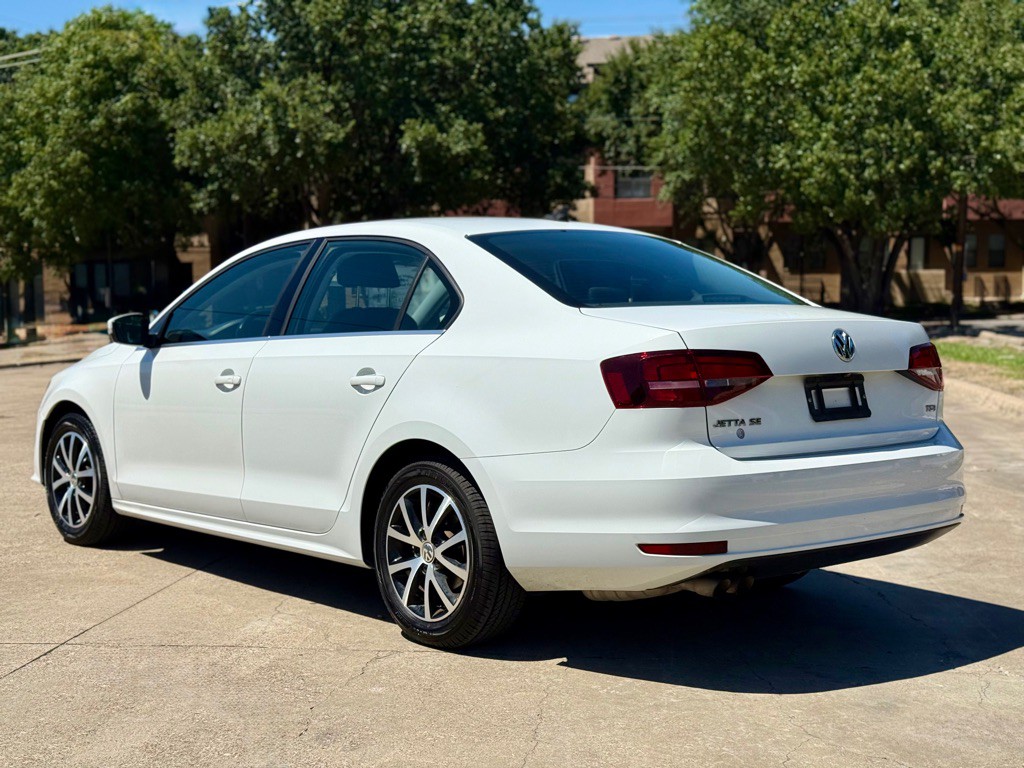 2017 Volkswagen Jetta Image 4