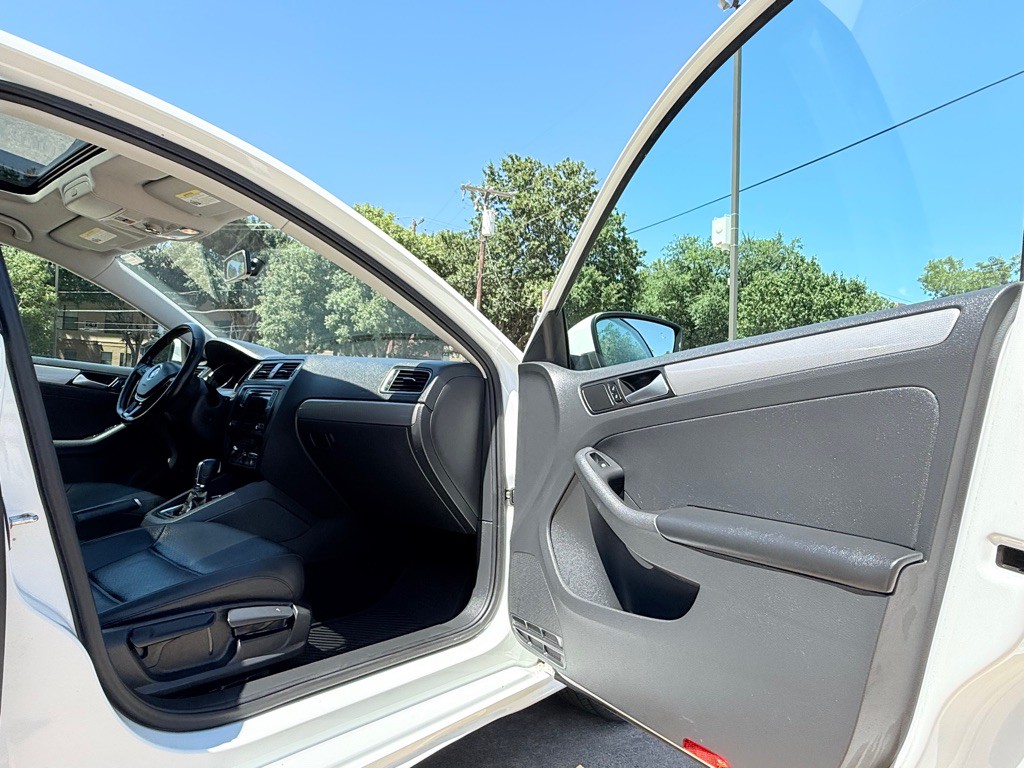 2017 Volkswagen Jetta Image 24