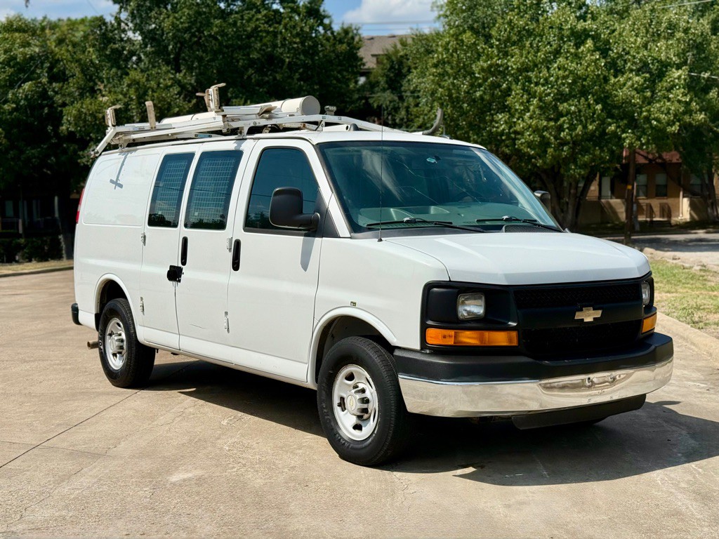 2014 Chevrolet Express Image 2