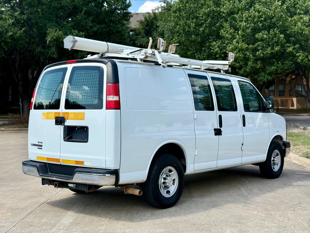 2014 Chevrolet Express Image 3
