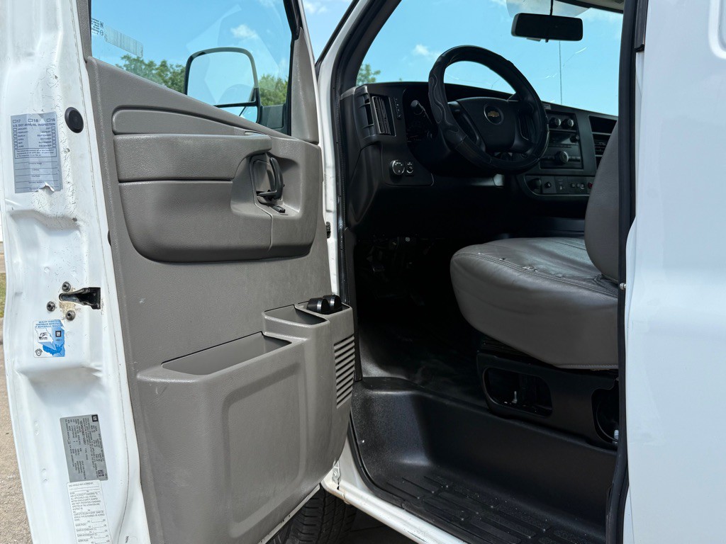 2014 Chevrolet Express Image 8