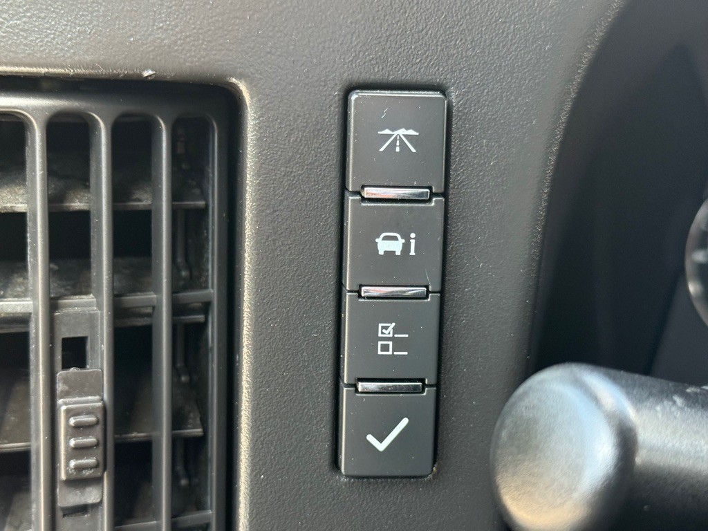 2014 Chevrolet Express Image 17