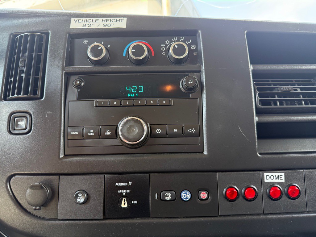 2014 Chevrolet Express Image 18