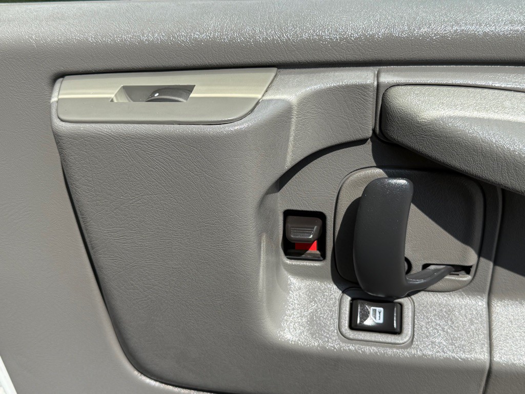 2014 Chevrolet Express Image 21