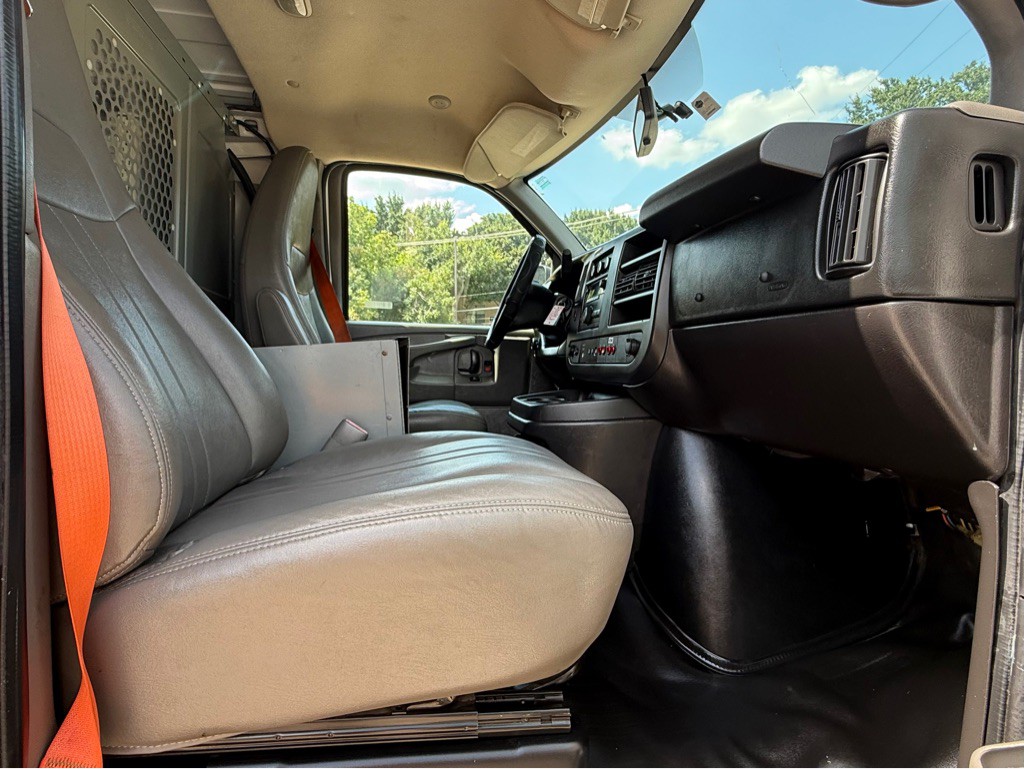 2014 Chevrolet Express Image 22