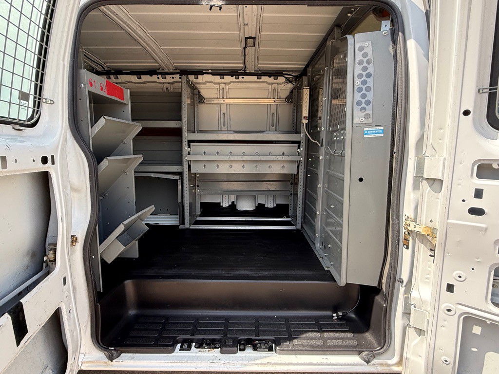 2014 Chevrolet Express Image 23