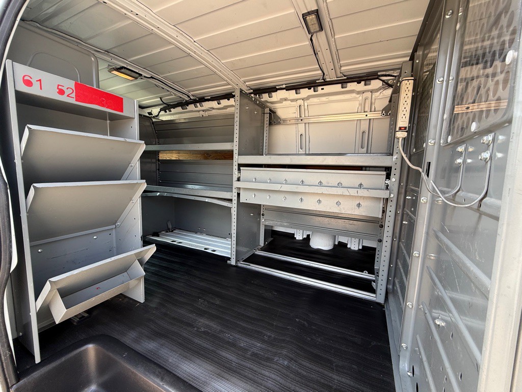 2014 Chevrolet Express Image 24