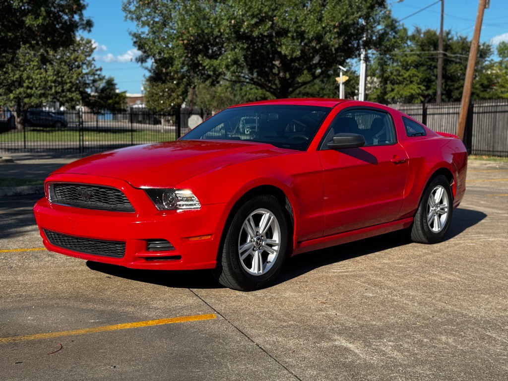 2013 Ford Mustang Image 1