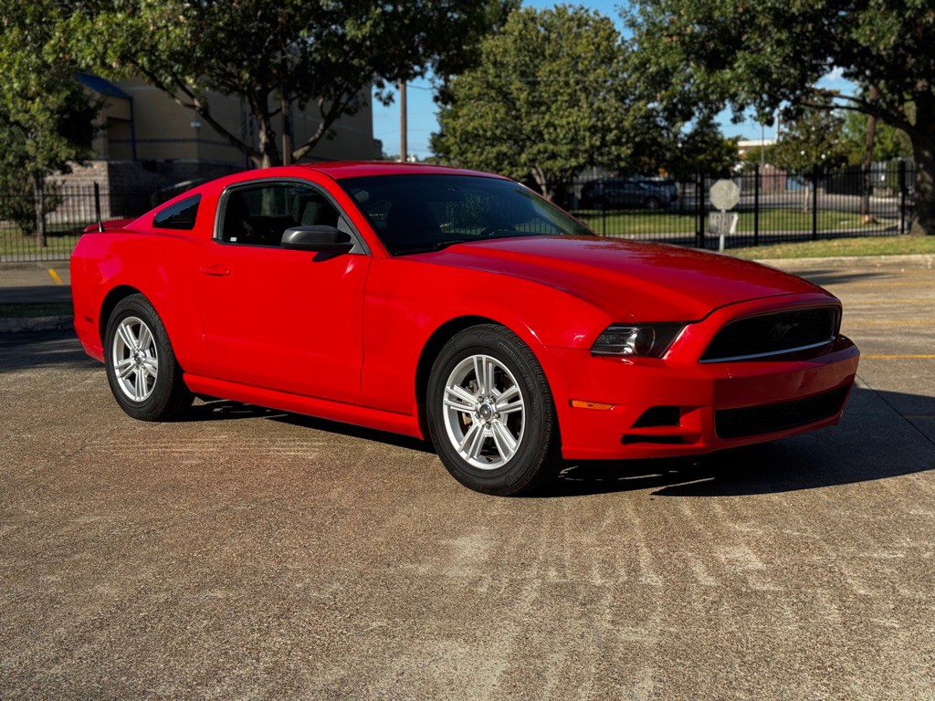 2013 Ford Mustang Image 2