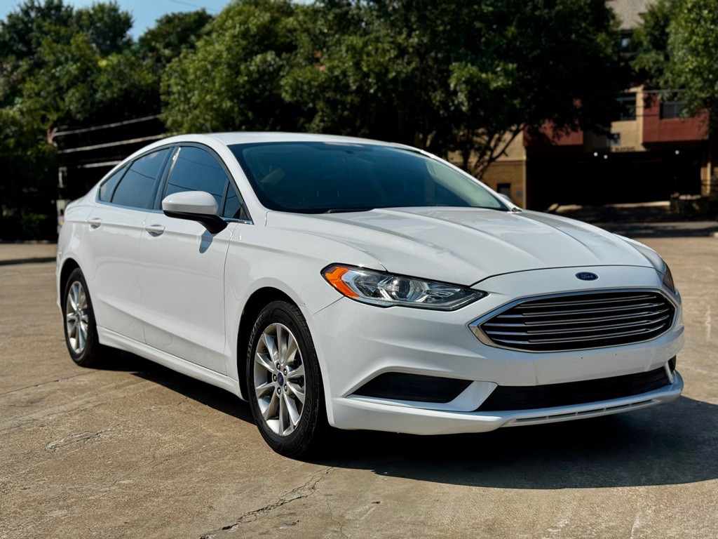 2017 Ford Fusion Image 2