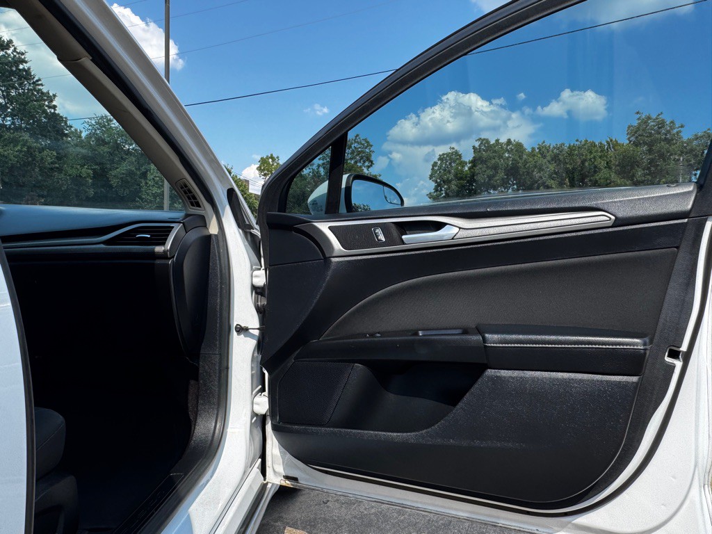 2017 Ford Fusion Image 26