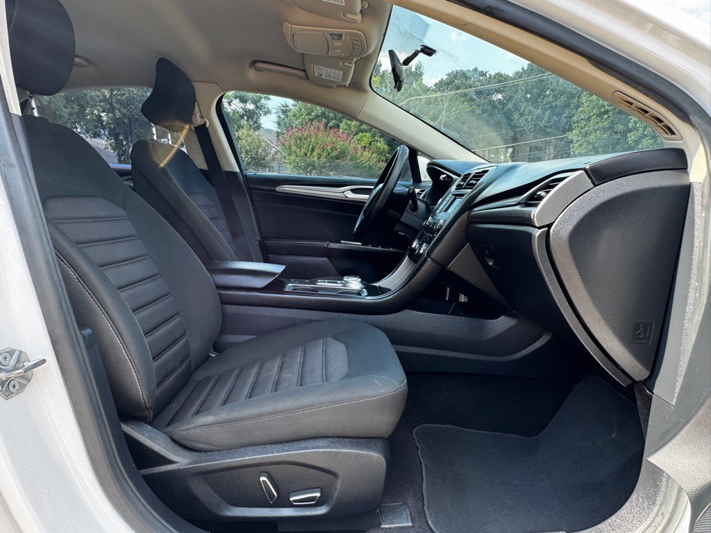 2017 Ford Fusion Image 27