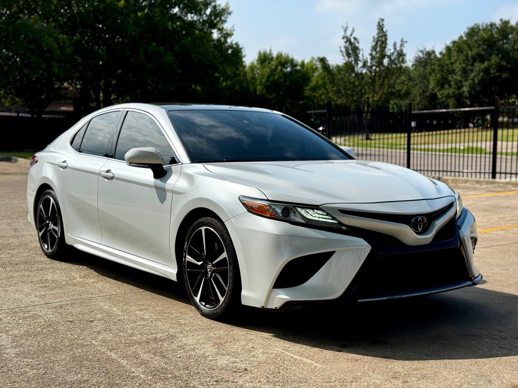 2019 Toyota Camry Image 2